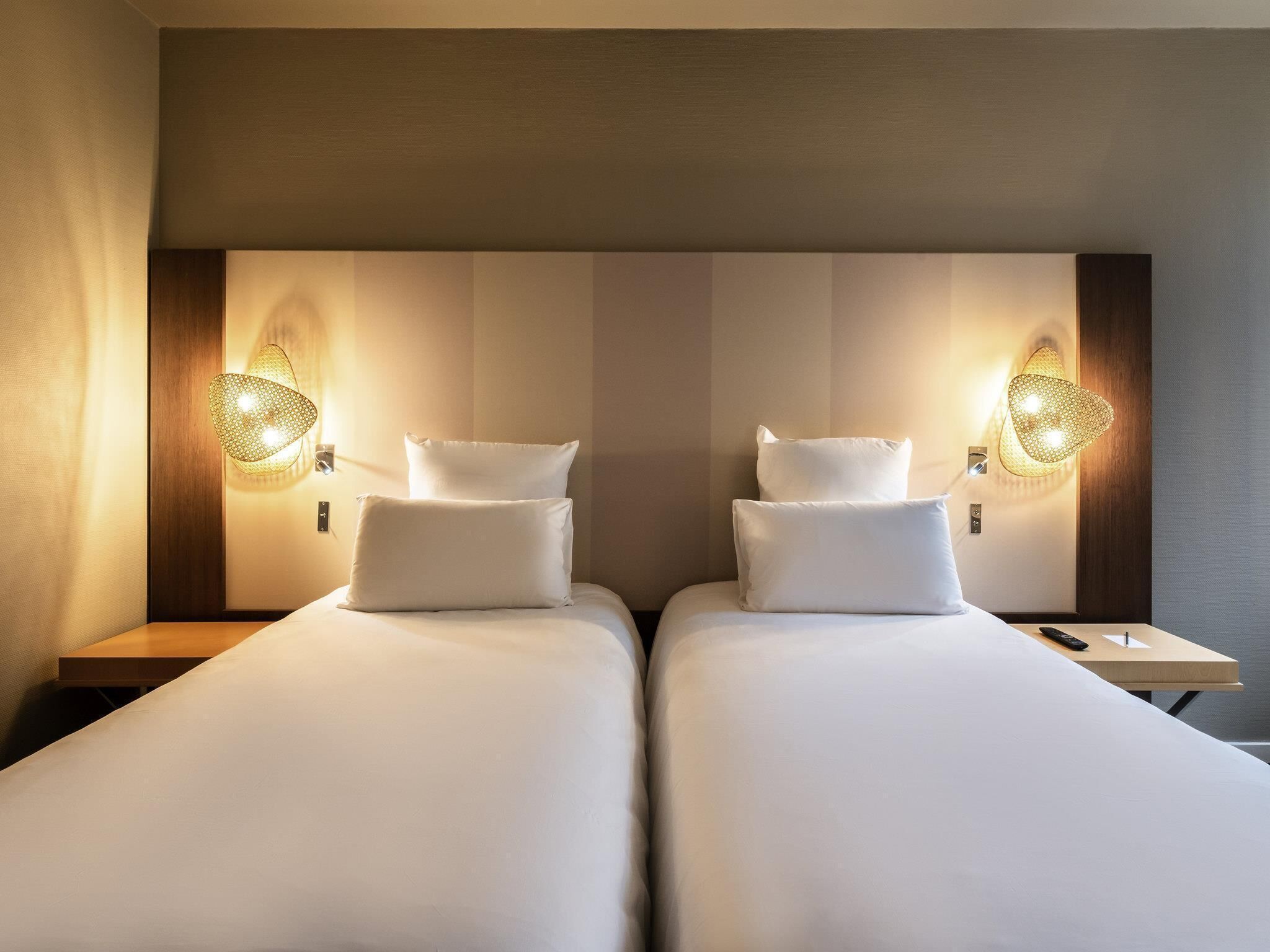 Classic Room, 2 Twin Beds | Premium bedding, minibar, in-room safe, desk
