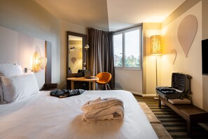 Phòng Superior, 1 giường đôi | Bộ đồ giường cao cấp, minibar, két bảo mật tại phòng, bàn 
