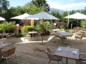 Déjeuner, dîner et souper servis sur place; cuisine française