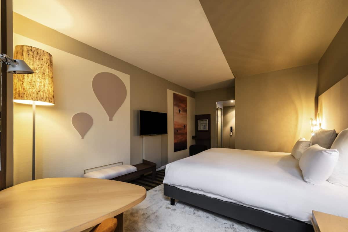 Premium bedding, minibar, in-room safe, desk