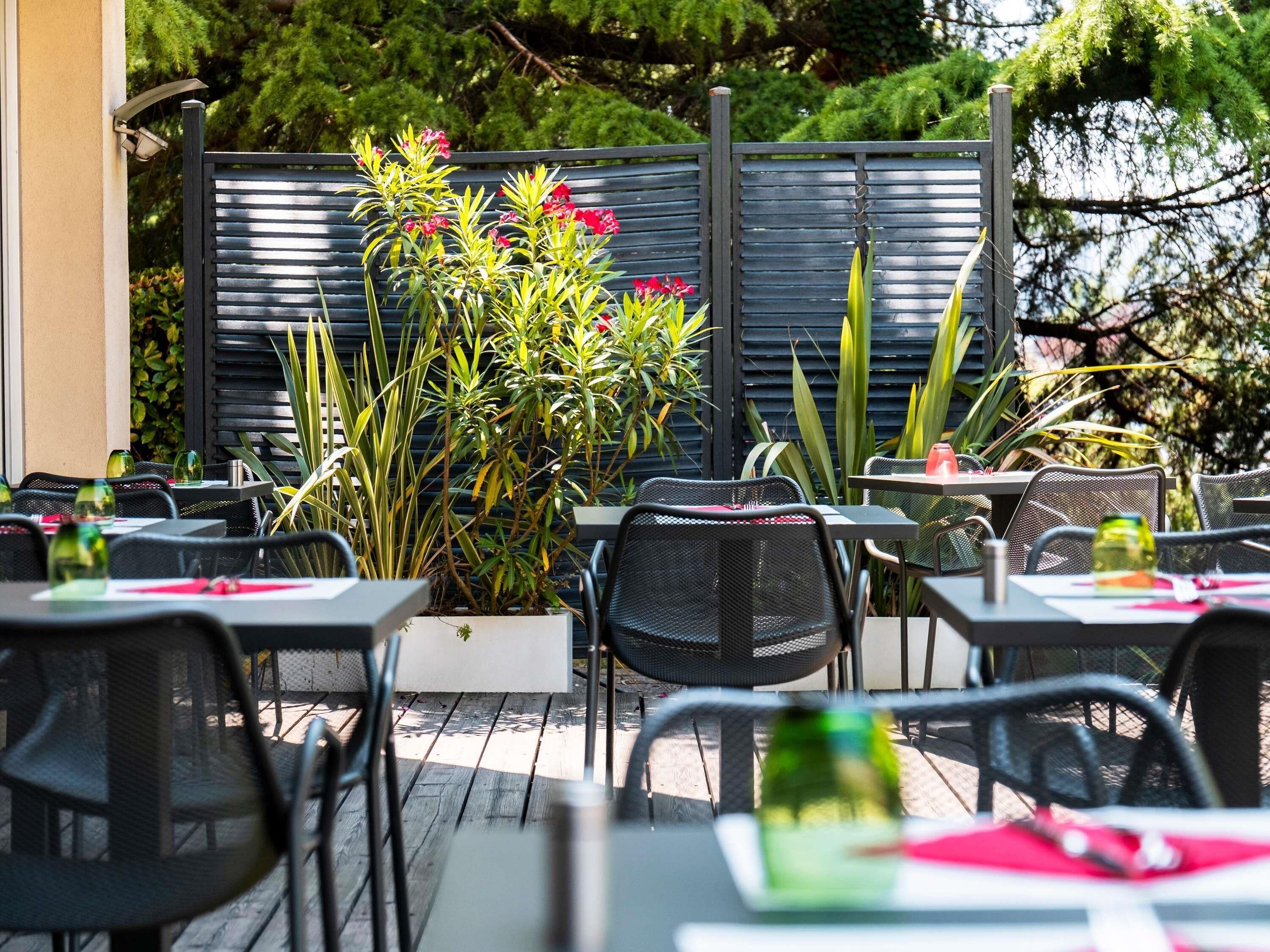 บริการอาหารเช้า อาหารกลางวัน อาหารเย็น, อาหารฝรั่งเศส