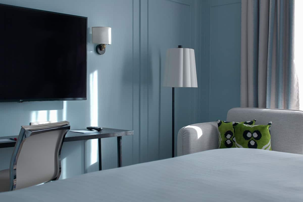 Hypo-allergenic bedding, in-room safe, desk, laptop workspace