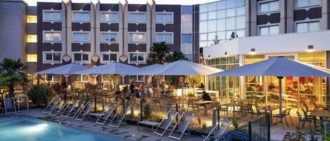 Breakfast, lunch, dinner served; French cuisine