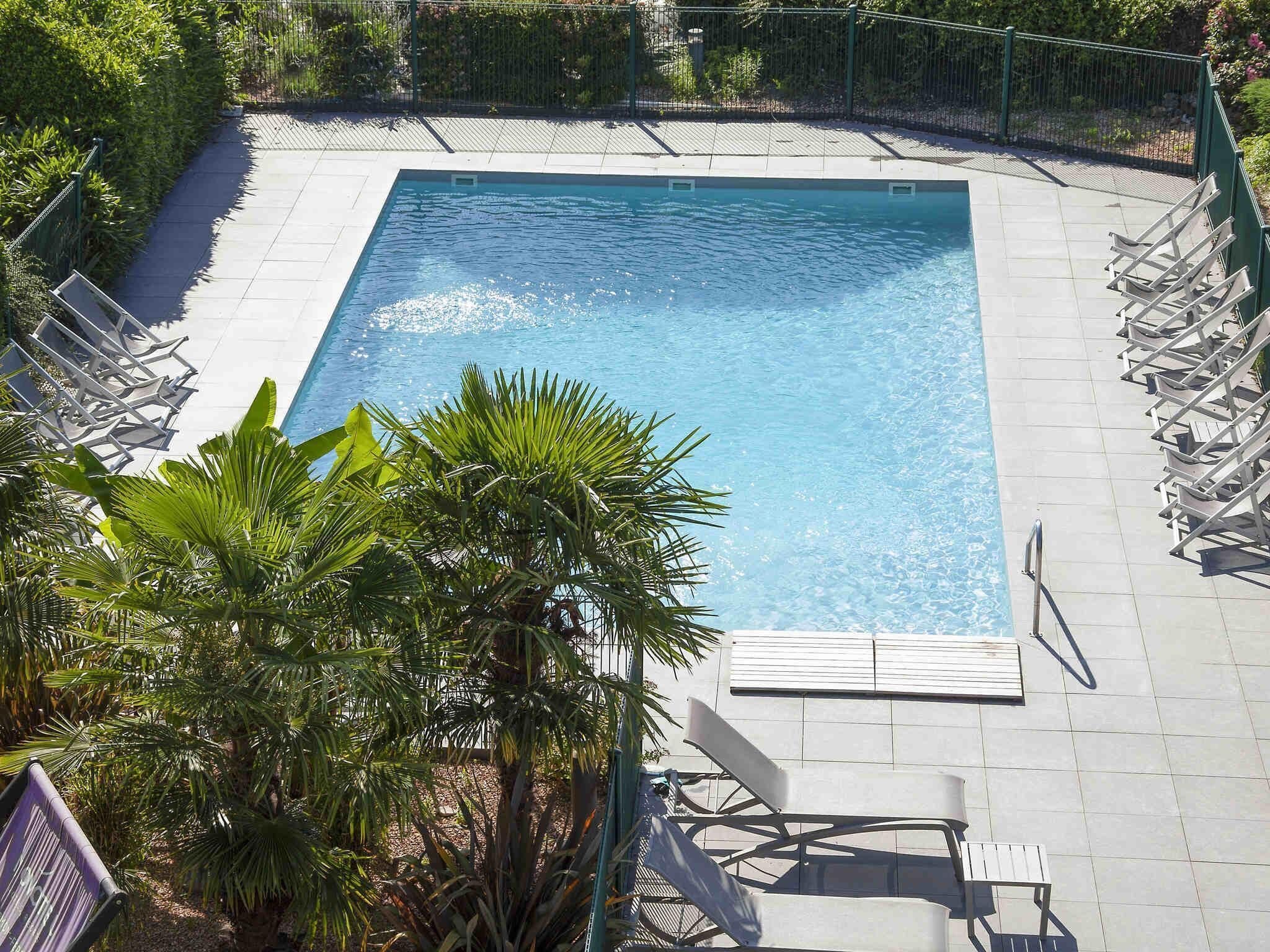 Seasonal outdoor pool, pool umbrellas, sun loungers