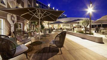 Frokost, lunsj og middag serveres, franske retter