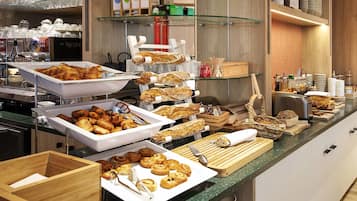 Se ofrece un desayuno bufé (20 EUR por persona)