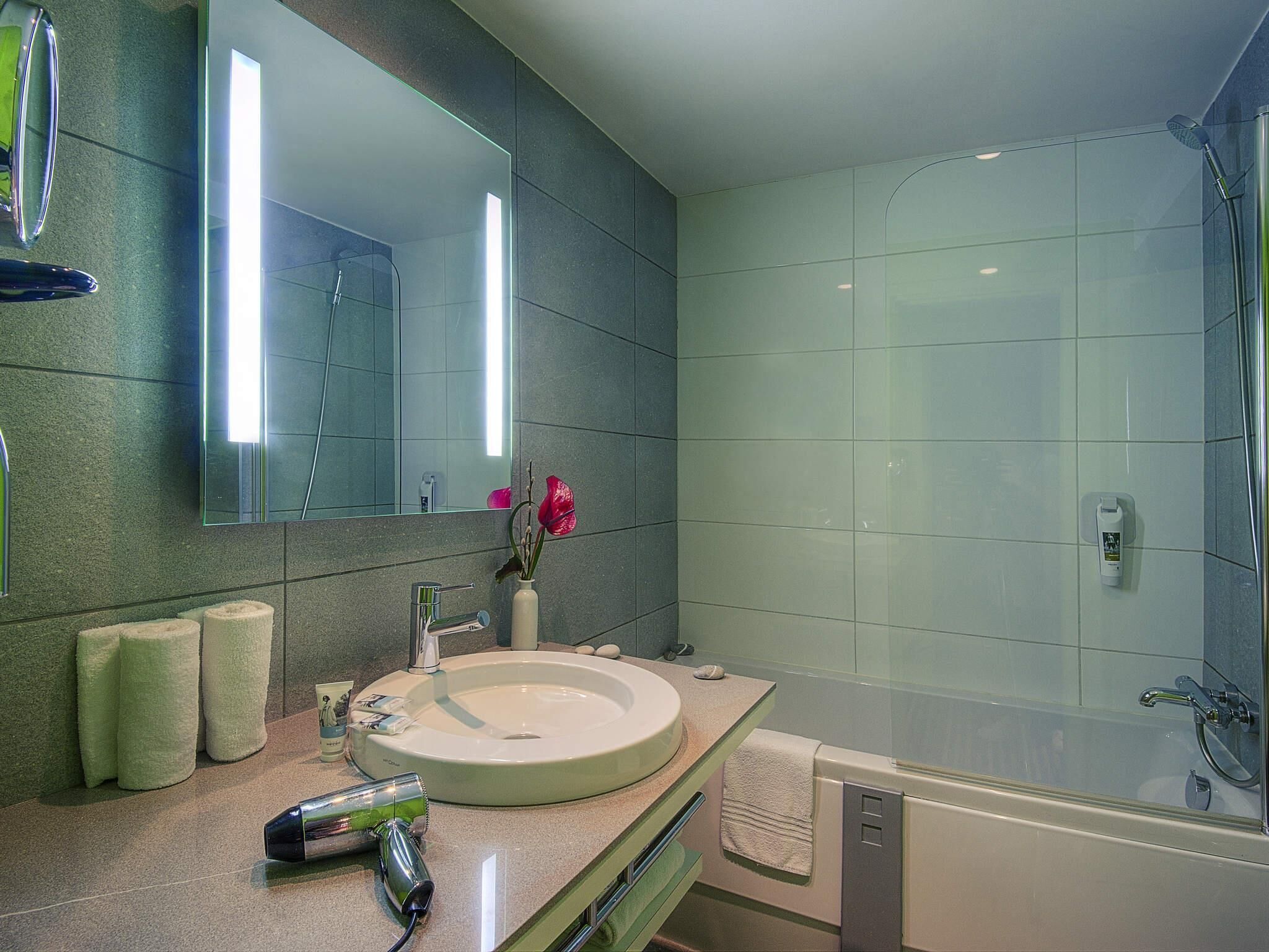 Premium bedding, in-room safe, desk, laptop workspace