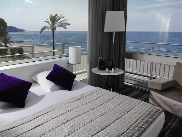 Premium bedding, in-room safe, desk, laptop workspace
