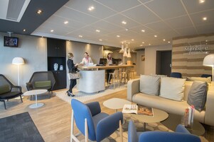 入住/退房自助服务终端