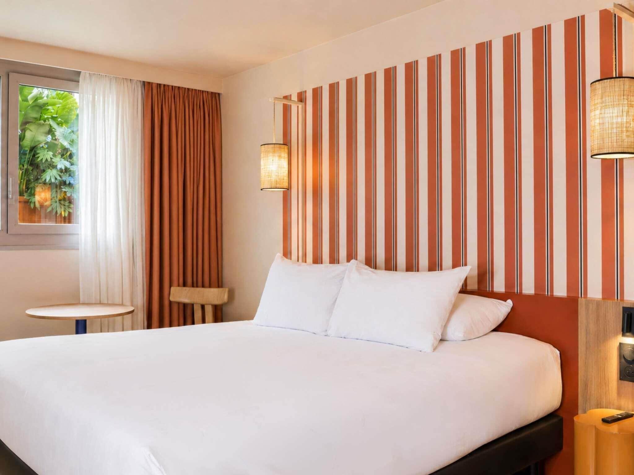 Phòng phong cách cổ điển, 1 giường cỡ queen | Bộ đồ giường cao cấp, két bảo mật tại phòng, bàn 