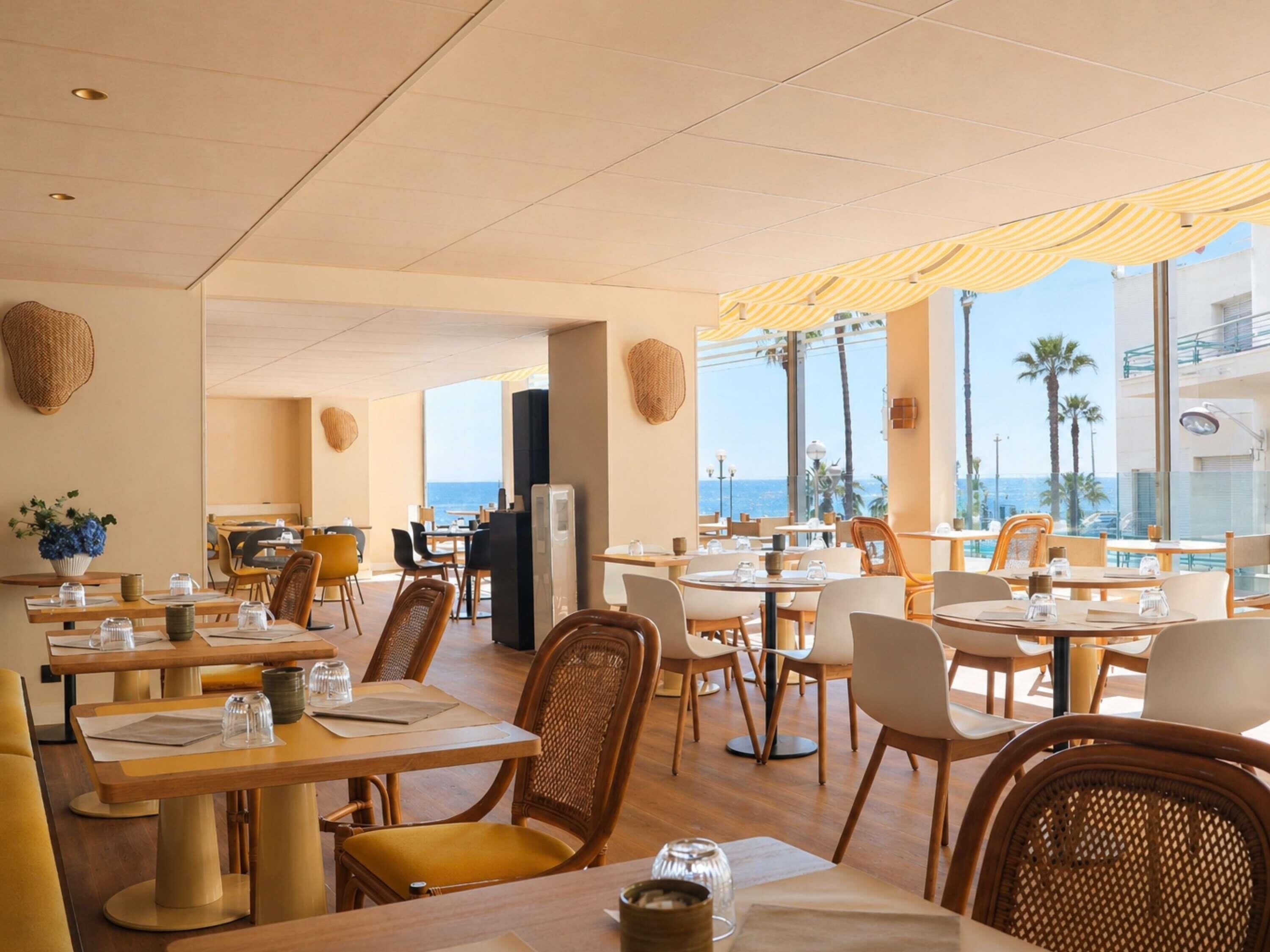 Petit déjeuner buffet servi tous les jours en supplément