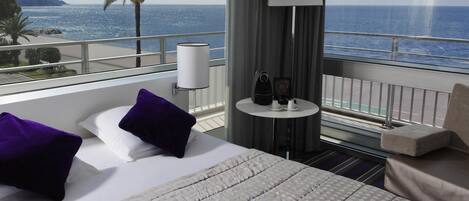 Premium bedding, in-room safe, desk, laptop workspace