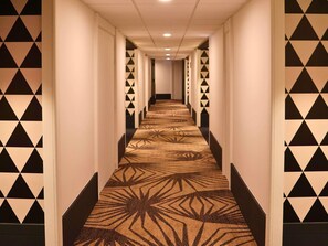 고급 침구, 객실 내 금고, 책상, 노트북 작업 공간