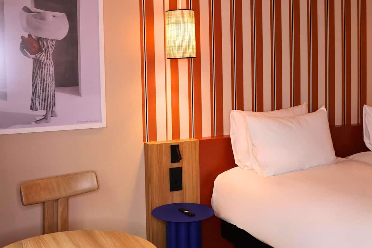 Premium bedding, in-room safe, desk, laptop workspace