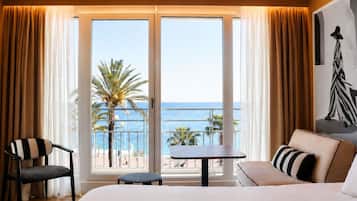 Premium bedding, in-room safe, desk, laptop workspace