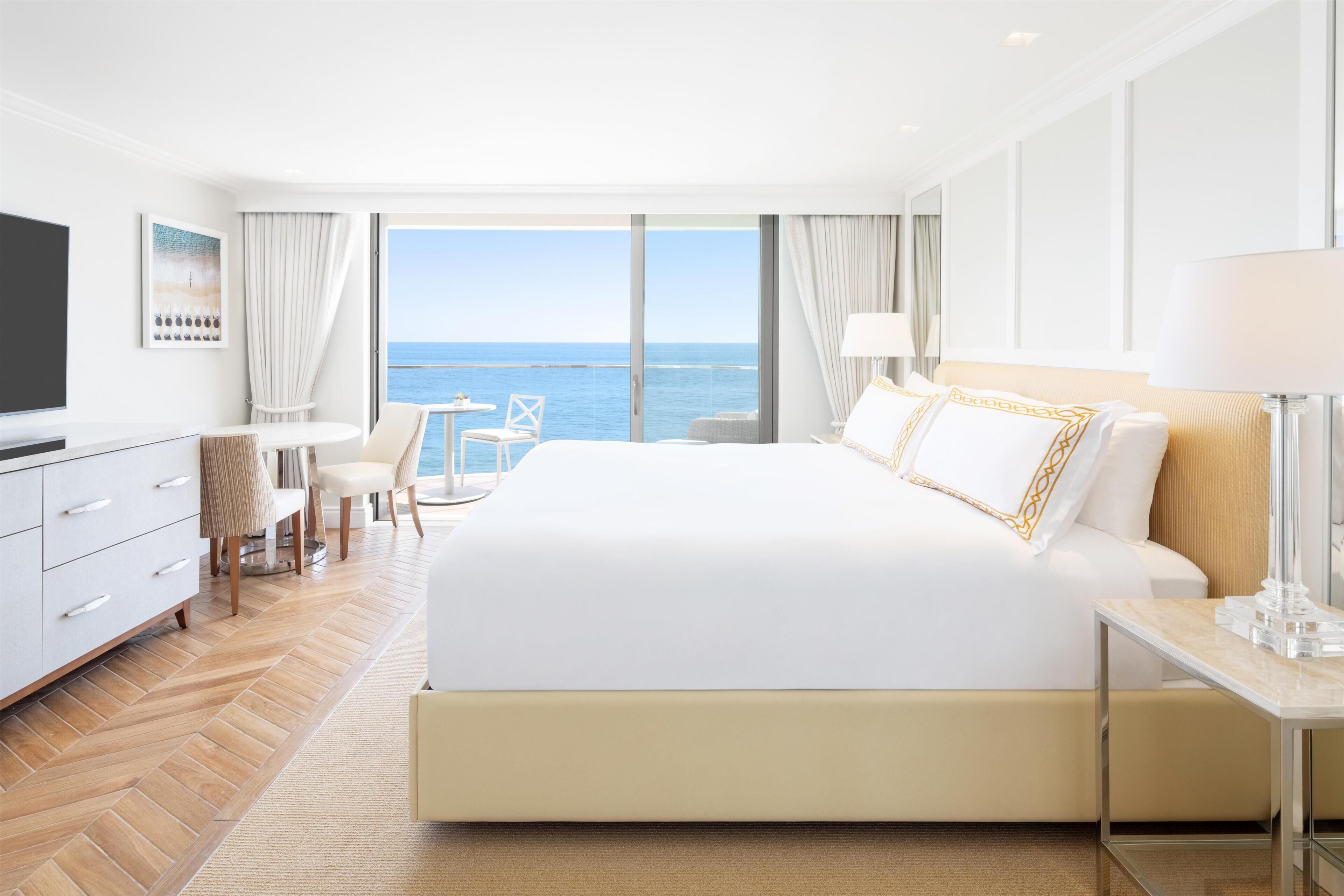 Room, 1 Queen Bed, Accessible, Oceanfront | Premium bedding, down duvets, minibar, in-room safe