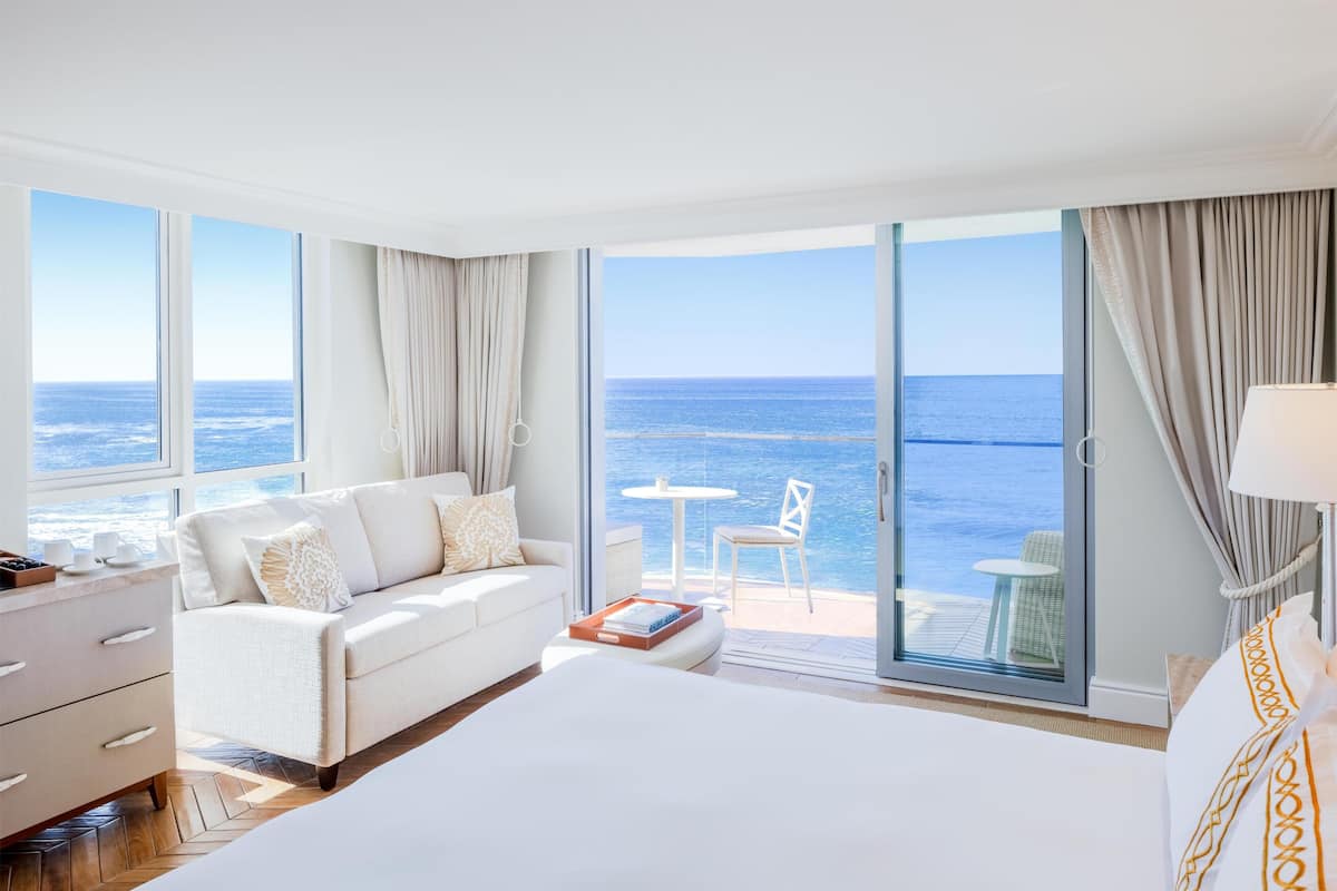 Premium Studio, 1 King Bed, Accessible, Corner (Oceanfront) | Premium bedding, down comforters, minibar, in-room safe