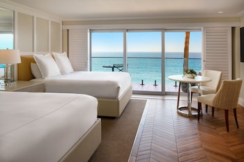 Premium bedding, down comforters, minibar, in-room safe at Surf & Sand Resort Laguna Beach