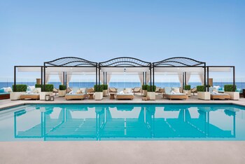 Outdoor pool, sun loungers at Surf & Sand Resort Laguna Beach