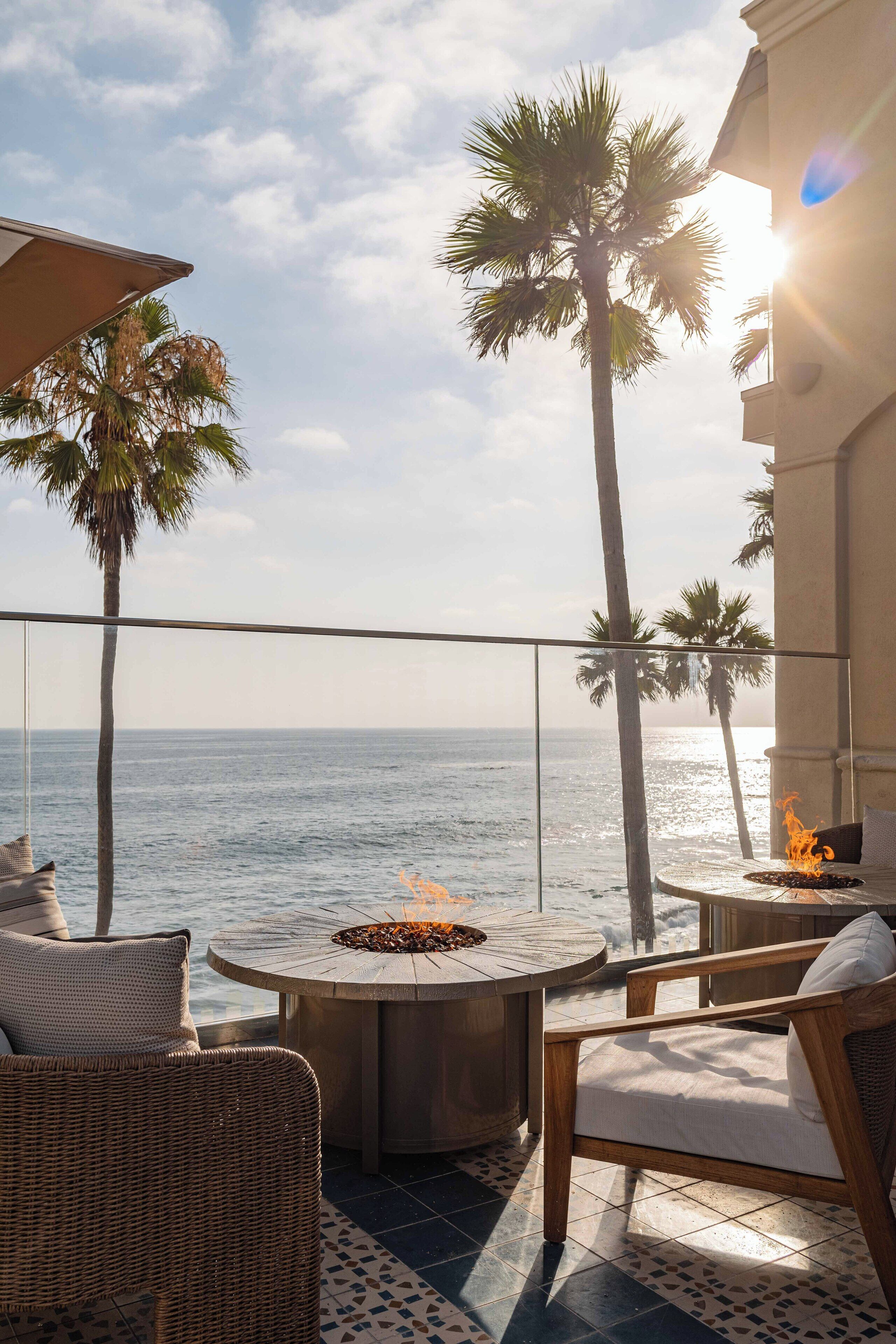 Breakfast, lunch, dinner served; local cuisine, sea views 