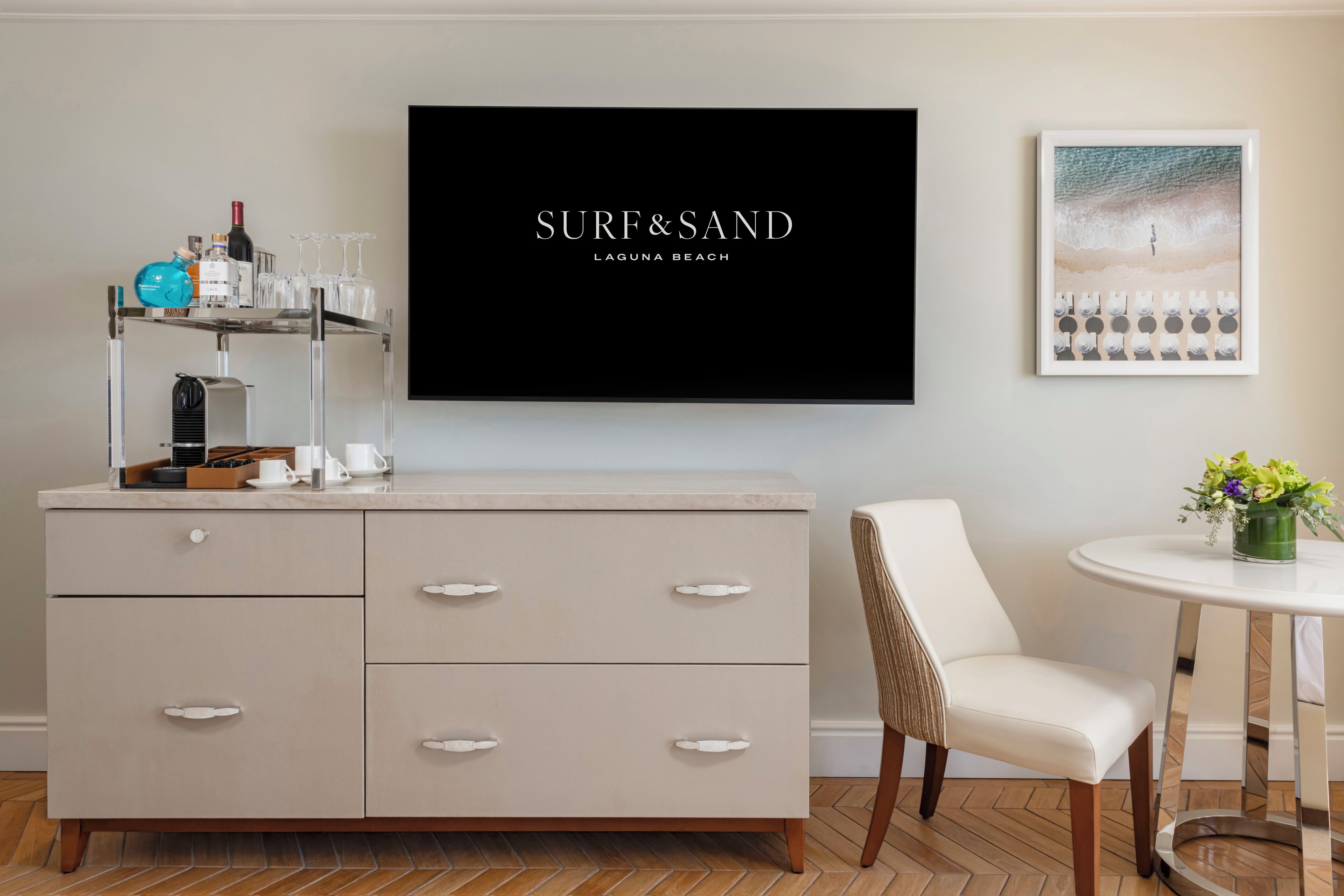 Premium bedding, down duvets, minibar, in-room safe