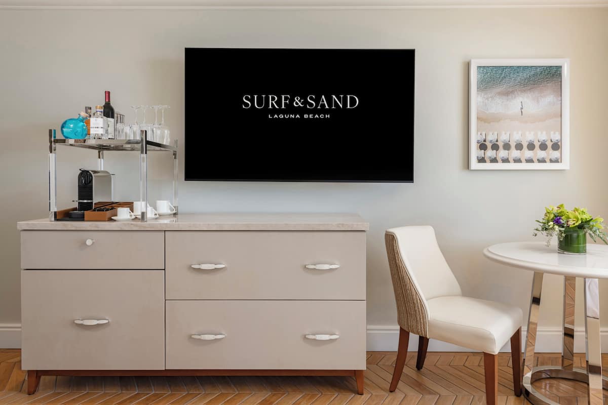 Premium bedding, down comforters, minibar, in-room safe