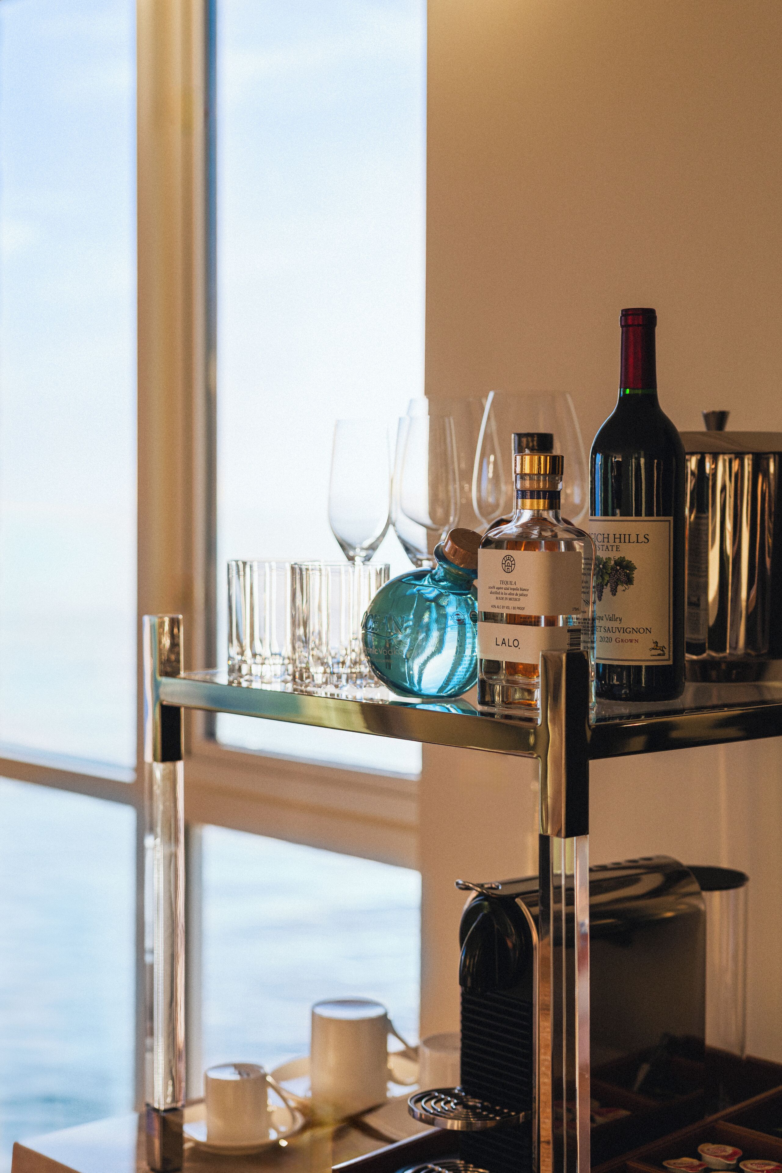 Premium Studio, 1 King Bed, Accessible, Corner (Oceanfront) | Minibar