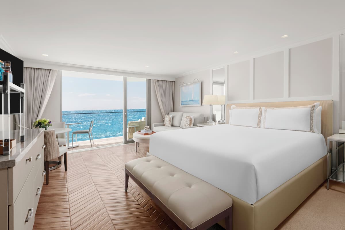 Premium Studio, 1 King Bed, Oceanfront | Premium bedding, down comforters, minibar, in-room safe