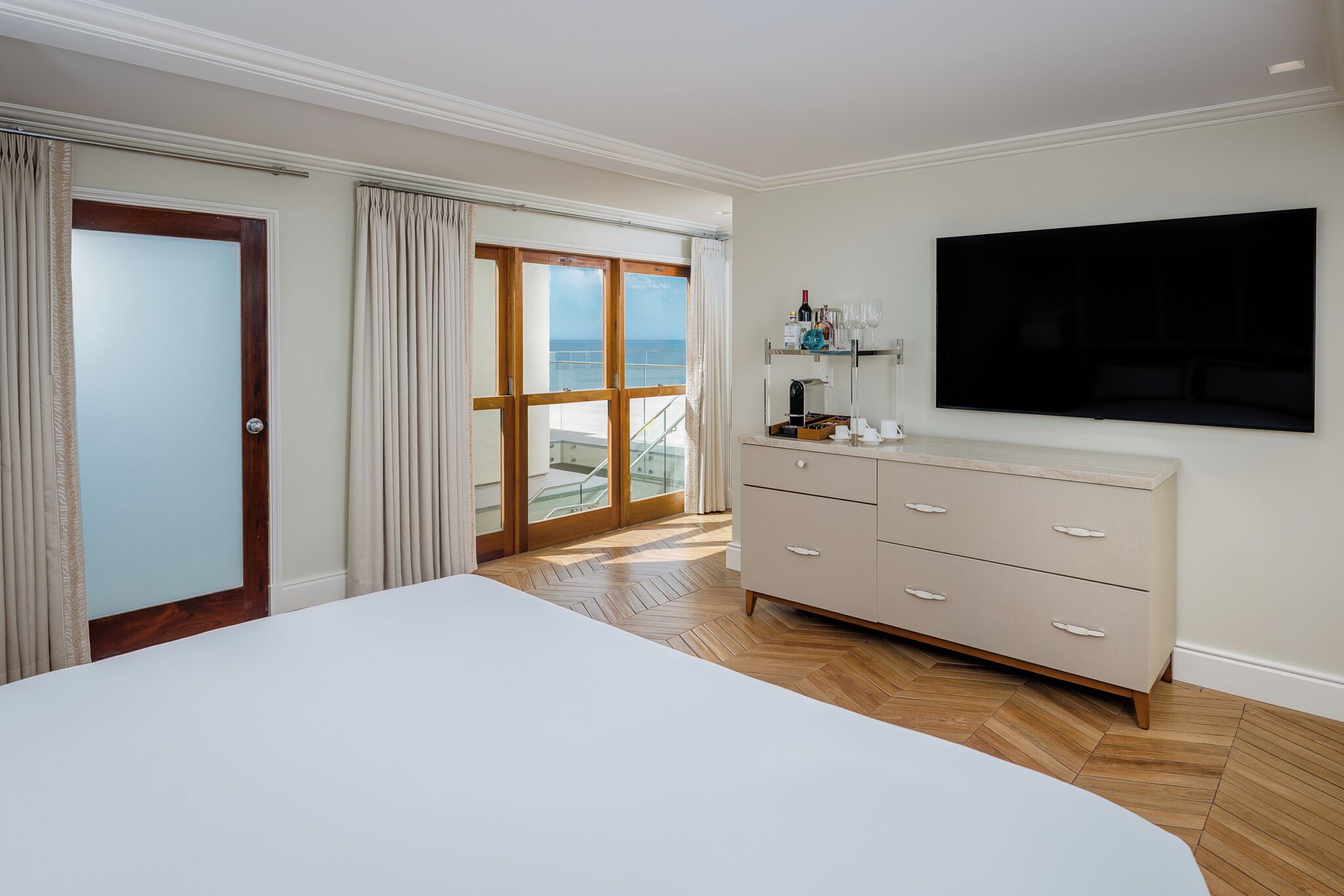 Premium bedding, down duvets, minibar, in-room safe