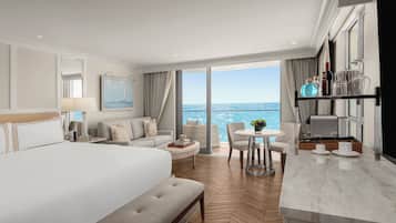 Ropa de cama de alta calidad, cubrecamas y minibar