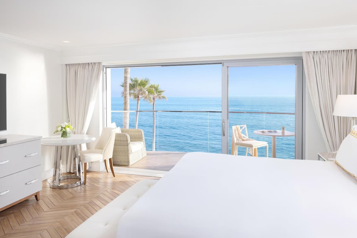 Premium bedding, down comforters, minibar, in-room safe