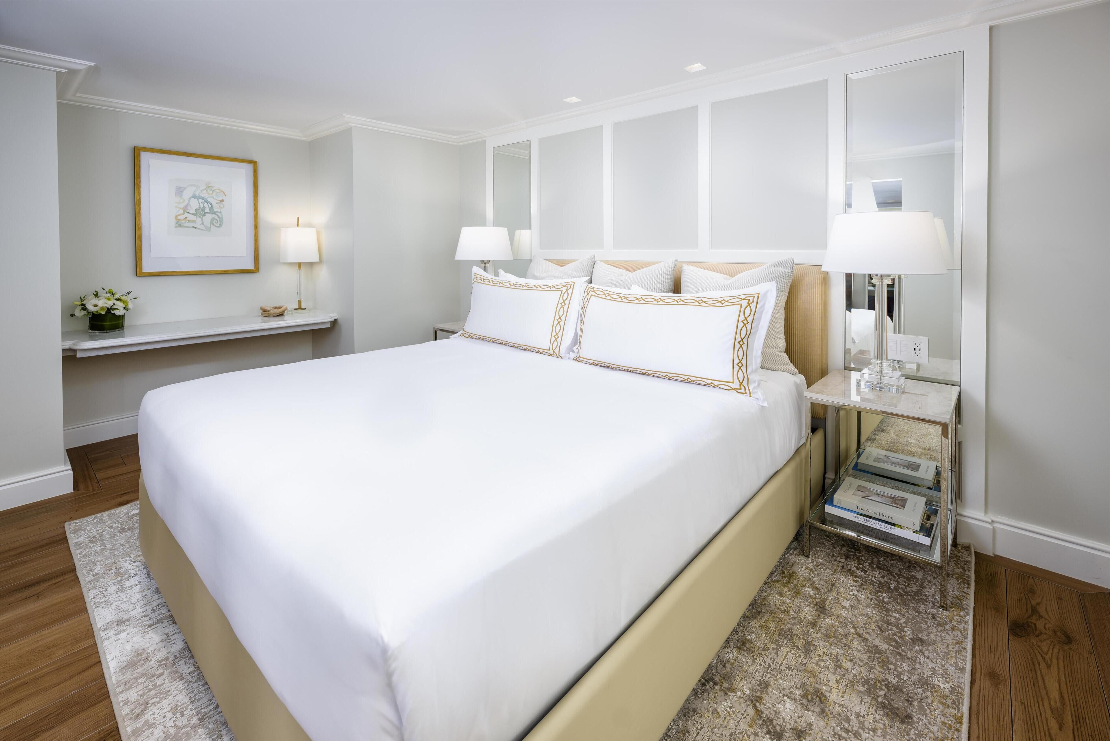 Oceanfront Vista Suite | Premium bedding, down comforters, minibar, in-room safe