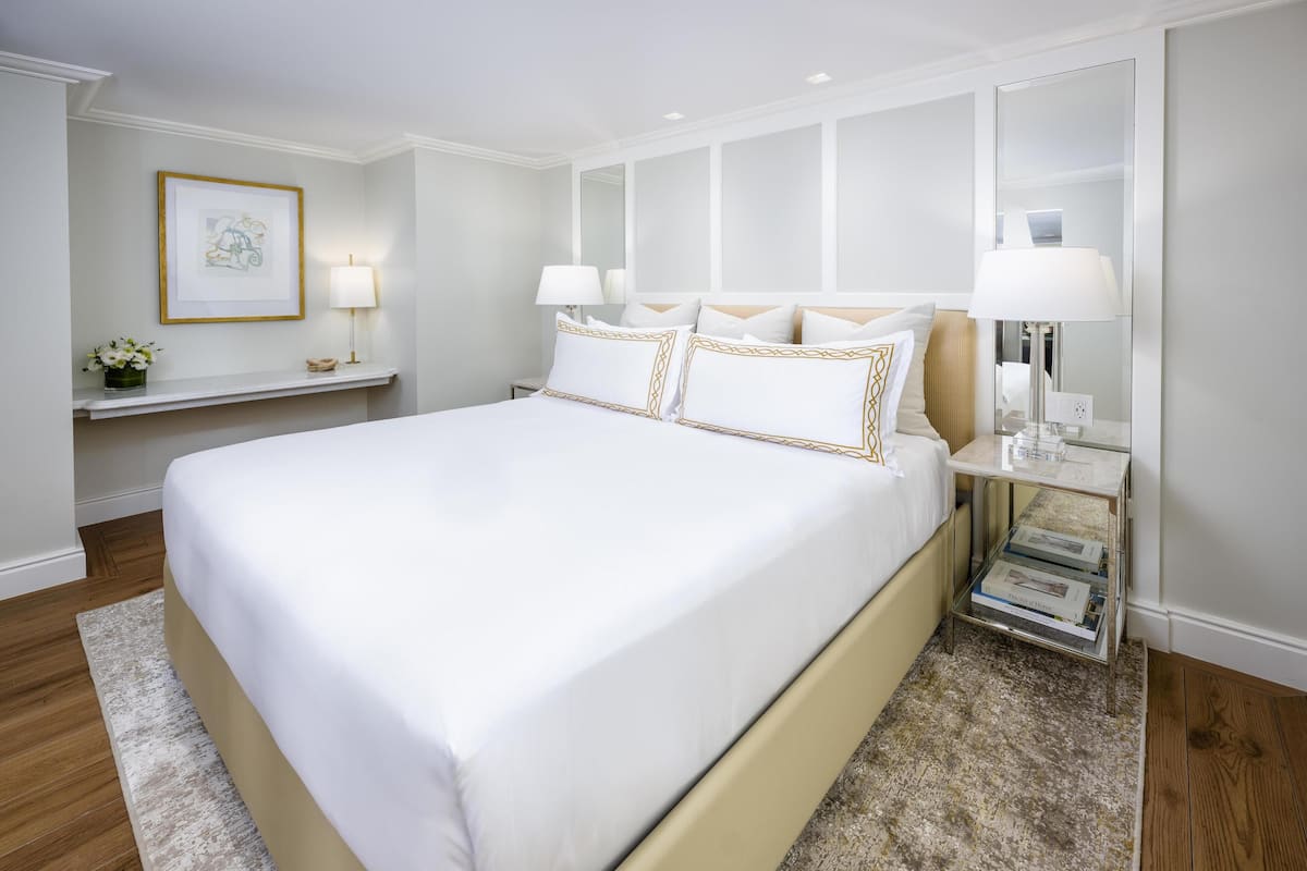 Oceanfront Vista Suite | Premium bedding, down comforters, minibar, in-room safe