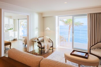 2 Bedroom Oceanview Presidential Suite | Premium bedding, down comforters, minibar, in-room safe at Surf & Sand Laguna Beach