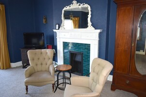 Superior Room | In-room safe, individually decorated, individually furnished, desk