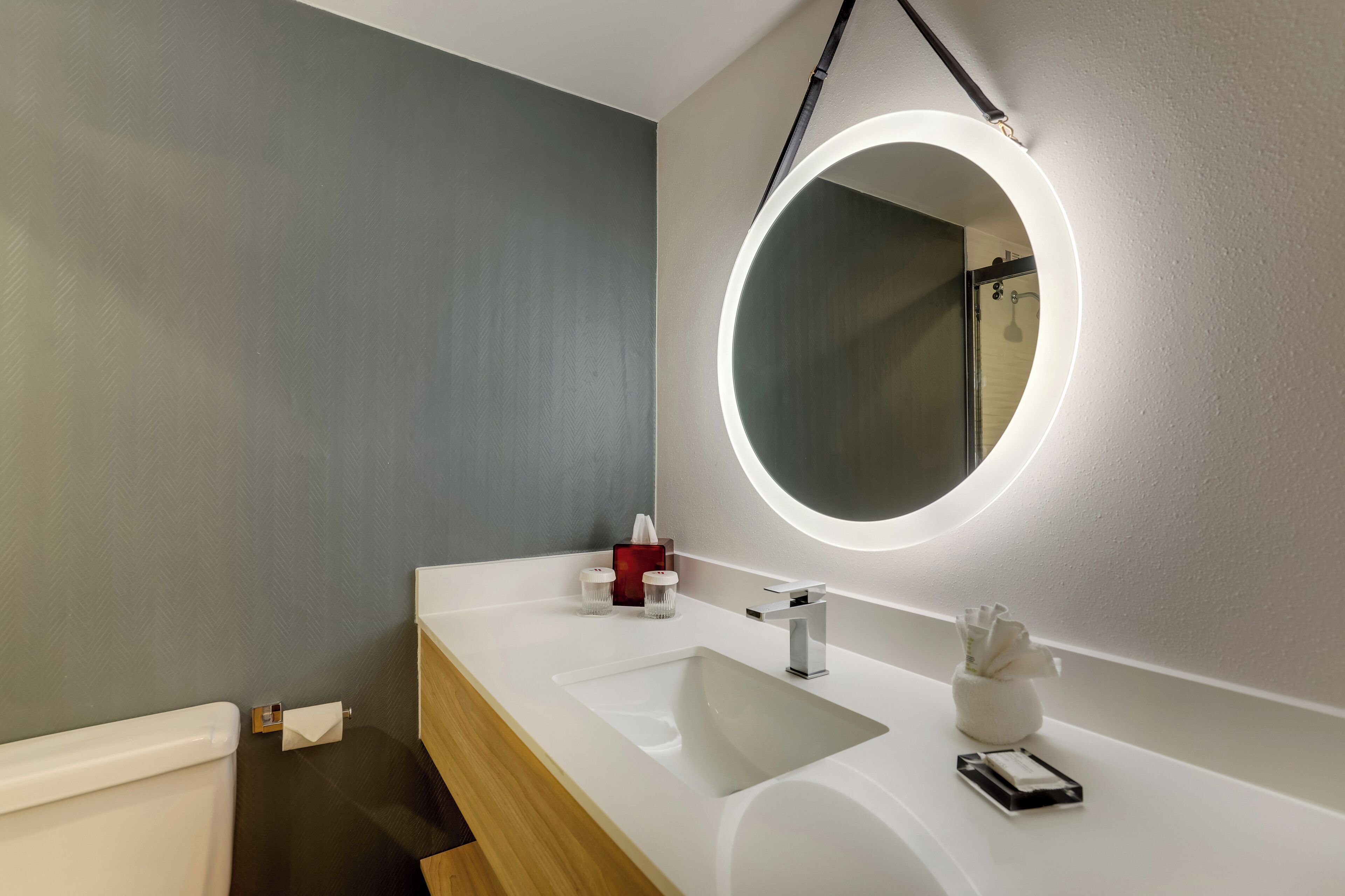 combined shower/bathtub, free toiletries, hair dryer, towels