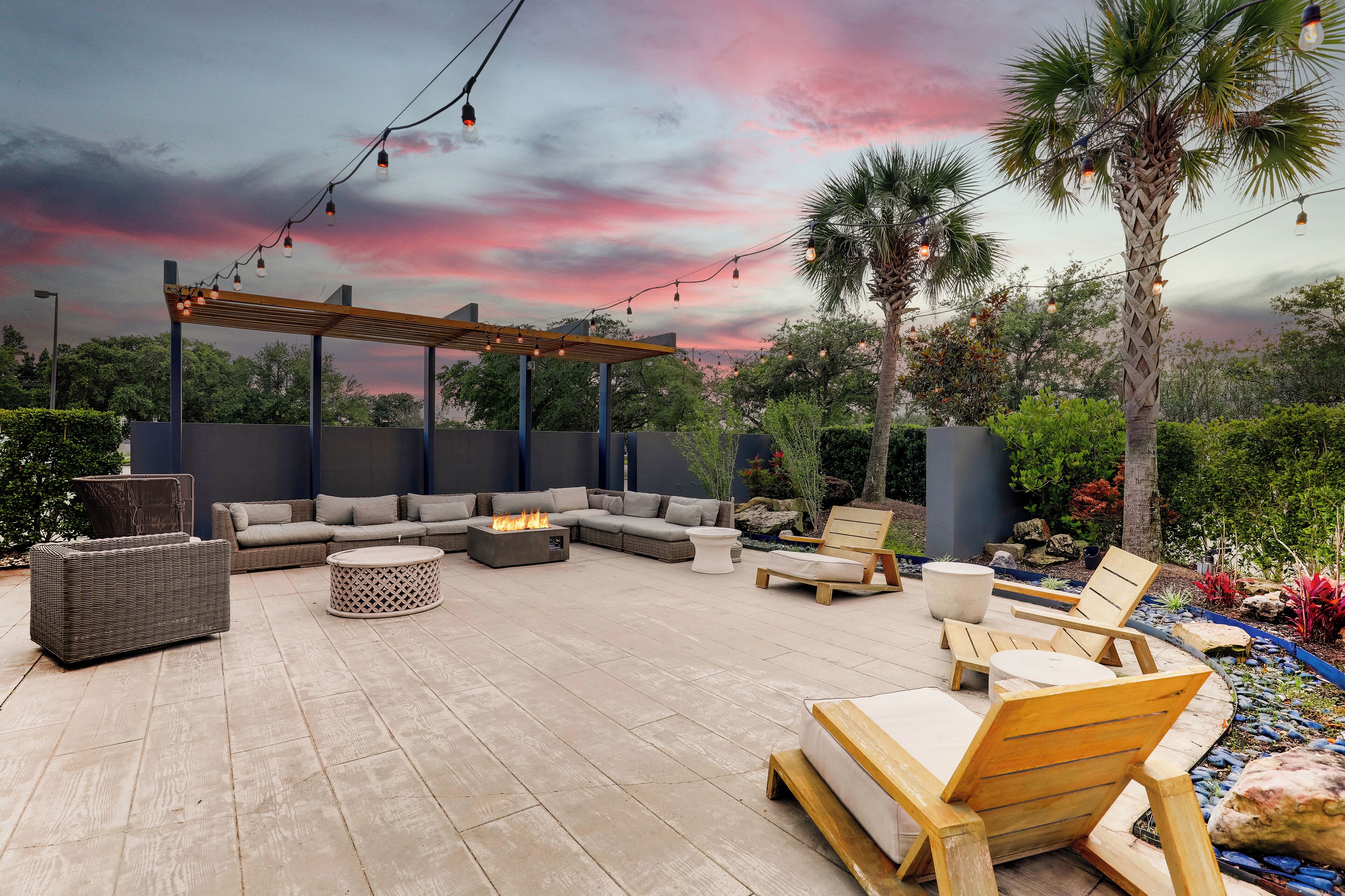 breakfast, lunch, dinner served; american cuisine