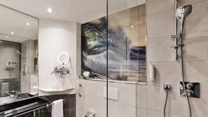 Hair dryer, towels - Dorint Hotel Dresden (Dresden)