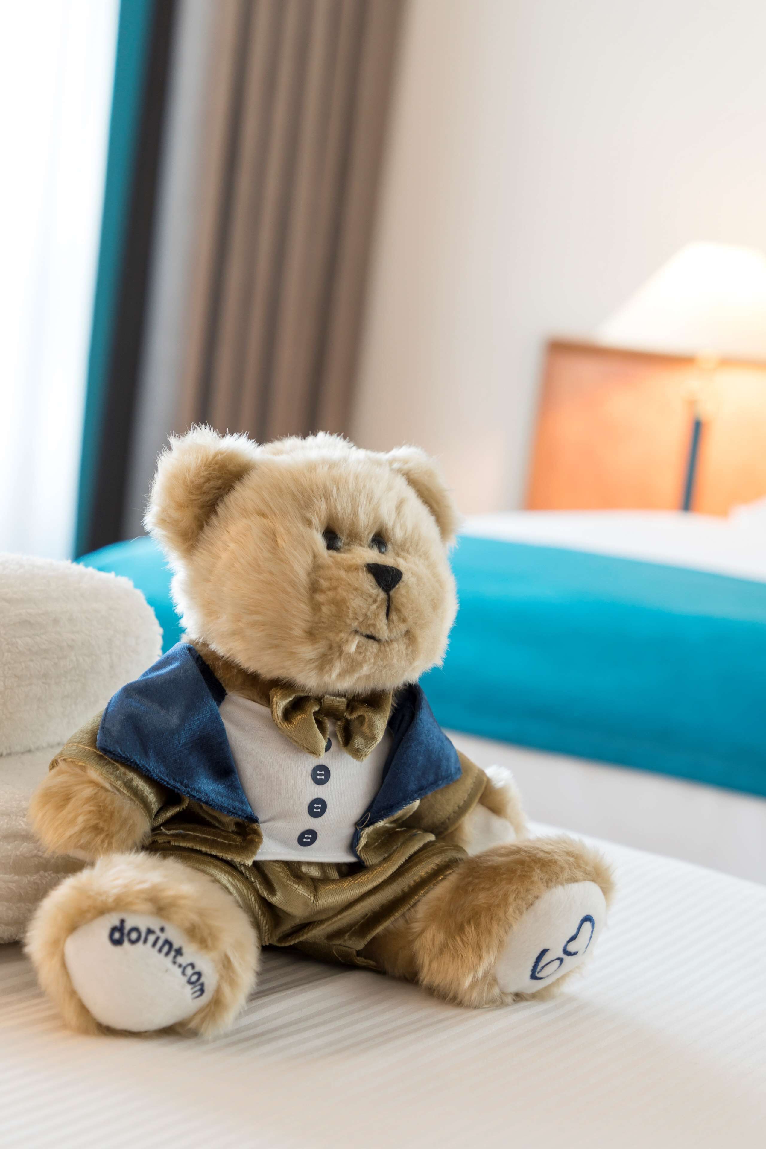 family room, 1 double bed | 1 bedroom, in-room safe, desk, laptop workspace