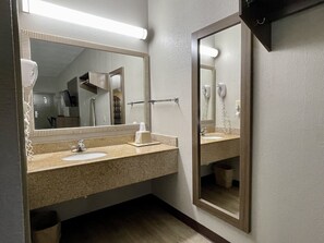 Combined shower/tub, deep soaking tub, eco-friendly toiletries - Fairview Inn and Suites (Mobile)