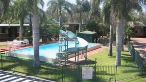 Outdoor pool - Goondiwindi Motel (Goondiwindi)