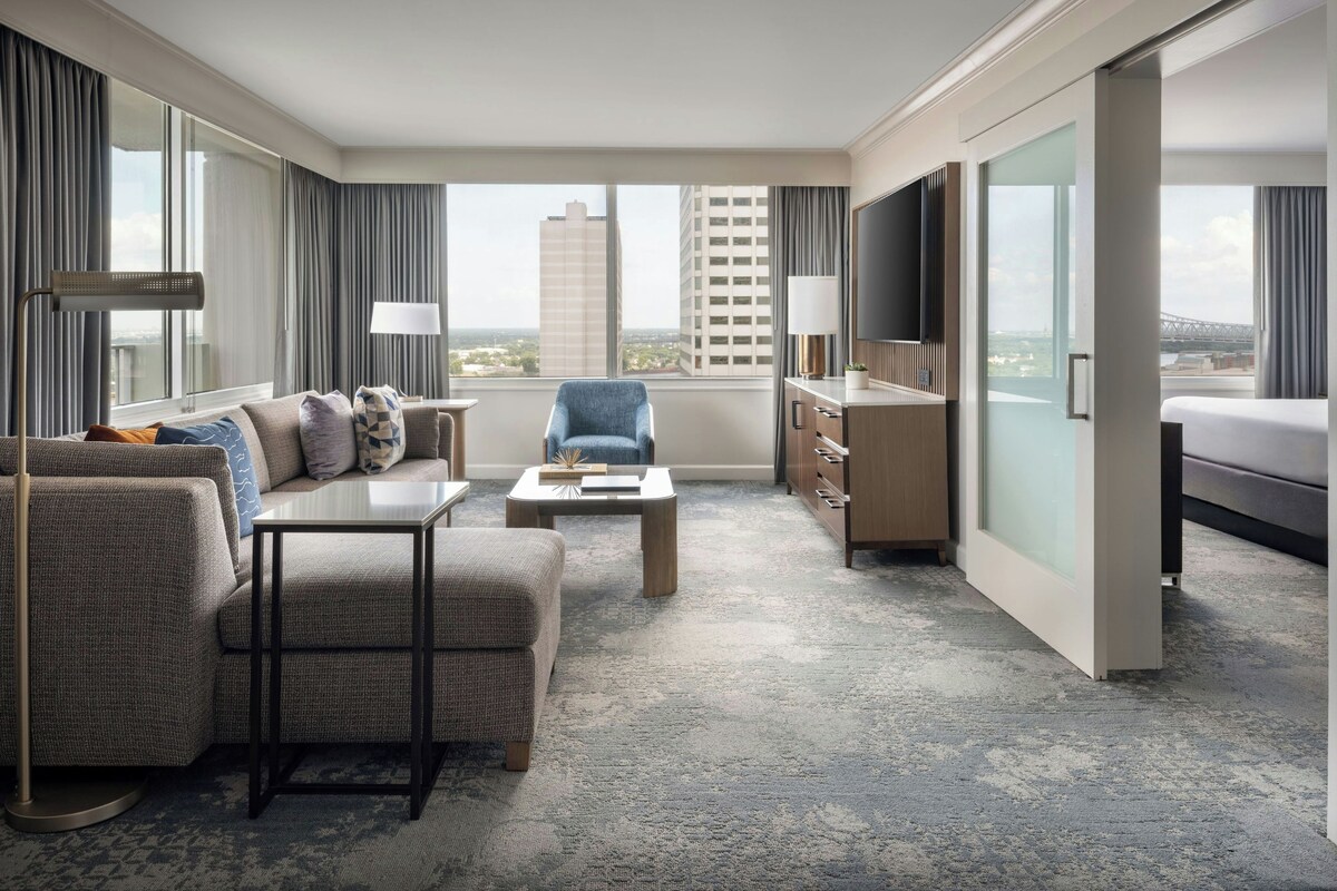 Executive Suite, 1 Bedroom | Premium bedding, down comforters, in-room safe, desk