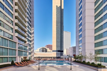 Outdoor pool, open 7:00 AM to 11:00 PM, sun loungers at New Orleans Marriott