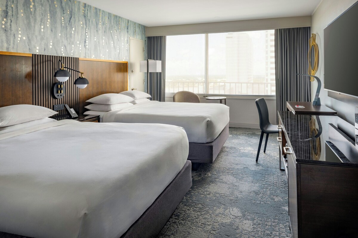 Premium bedding, down comforters, in-room safe, desk