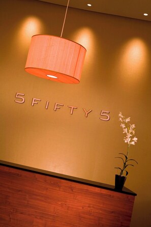 2 restaurants; breakfast, lunch, dinner, and brunch served - New Orleans Marriott (New Orleans)