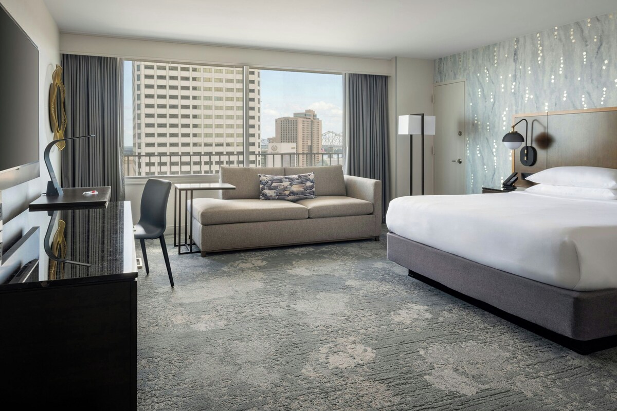 Deluxe Room, 1 King Bed | Premium bedding, down comforters, in-room safe, desk