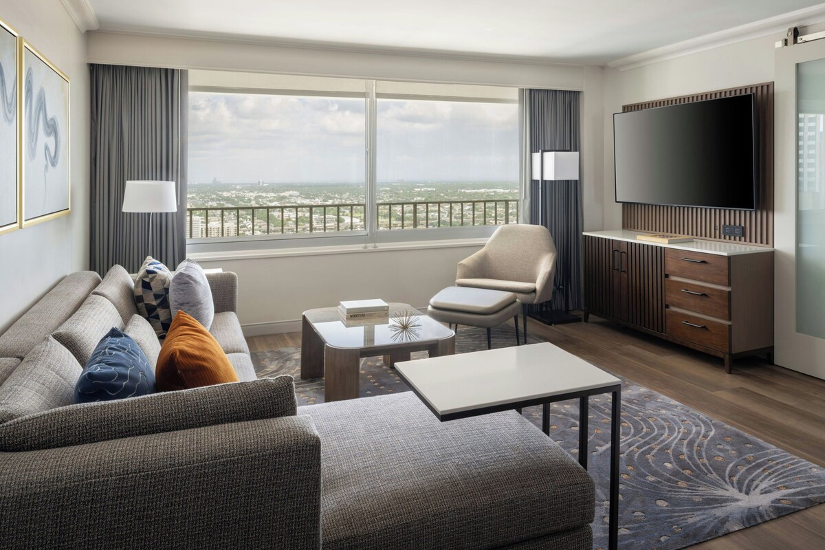 Executive Suite, 1 Bedroom, Tower | Living room | 55-inch flat-screen TV with cable channels, TV, Netflix