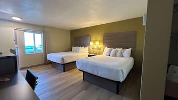 Zimmer, 2 Queen-Betten | 1 Schlafzimmer, hochwertige Bettwaren, Schreibtisch