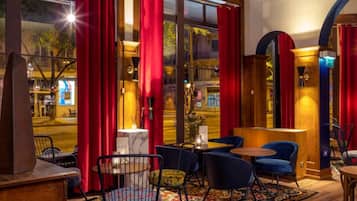 ロビーラウンジ