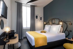 Standard Double Room | Minibar, desk, laptop workspace, soundproofing - Hotel Saint Regis (Chalon-sur-Saone)